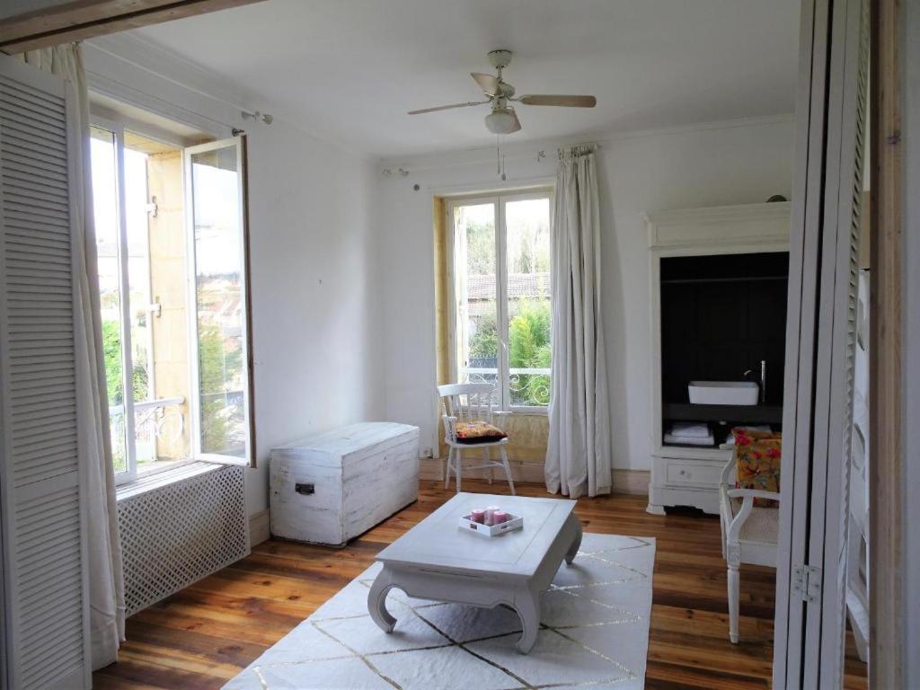 Les Trois Jardins Avec Wifi Et Parking Gratuit Holiday home *