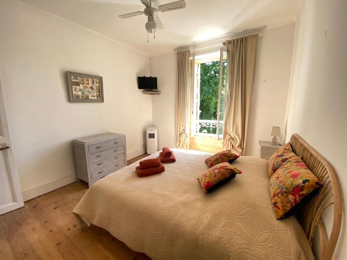 Les Trois Jardins Avec Wifi Et Parking Gratuit * Sarlat-la-Caneda