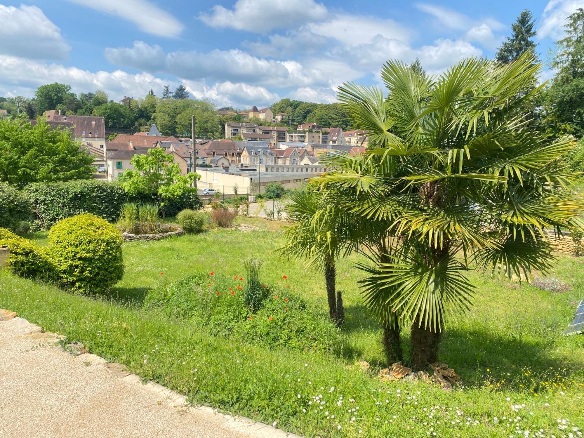 Les Trois Jardins Avec Wifi Et Parking Gratuit Holiday home Sarlat-la-Caneda